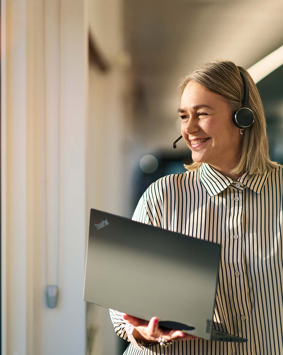 Egiss_employee_lenovo_headset