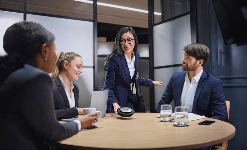 Jabra_speakerphone_meeting_844x515