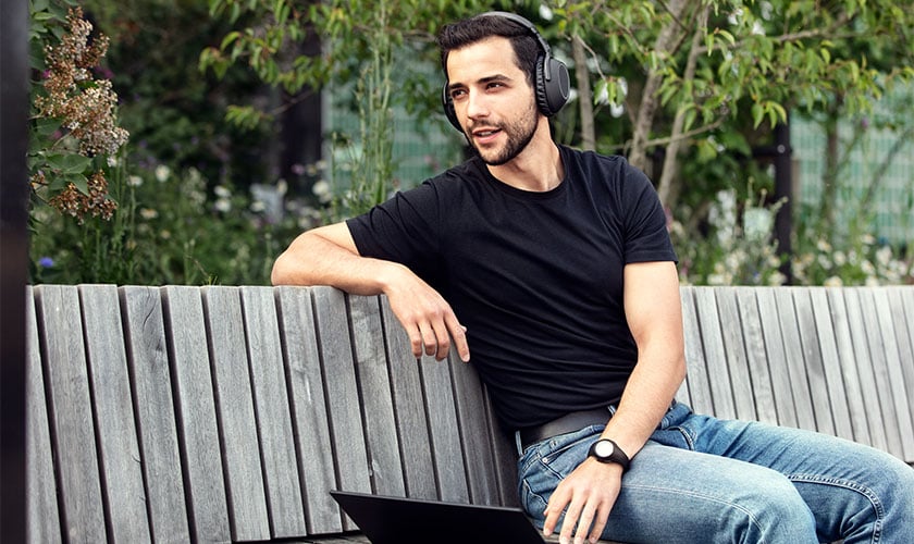 840x500_ADAPT 660_lifestyle_wfh_06